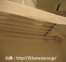 「突っ張り棚」と「突っ張り棒」、「カーテン」でトイレをオシャレに